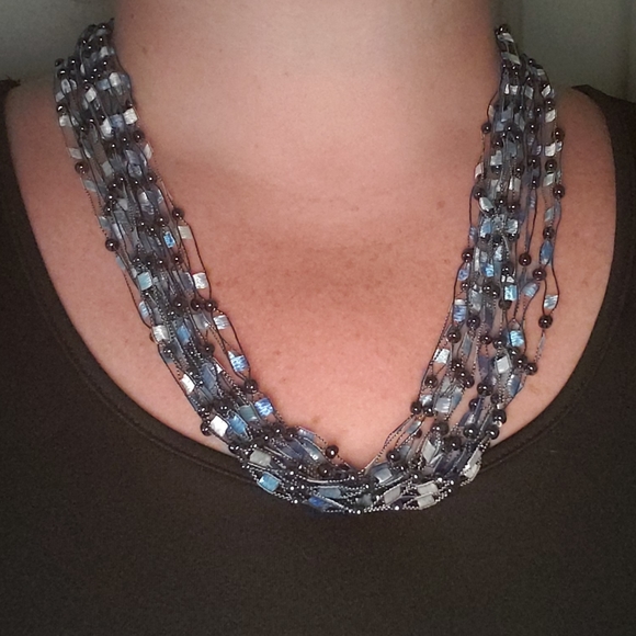 💘3 for $10💘 Blue and Black Hand beaded necklace - Picture 2 of 4